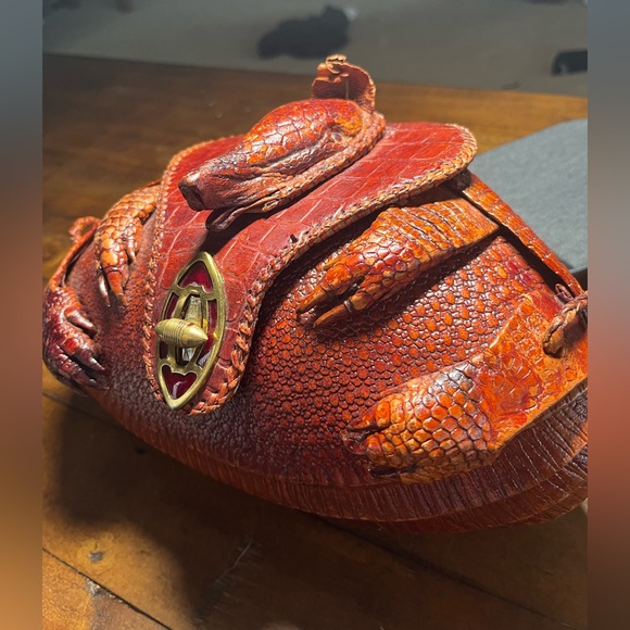 1940s Vintage Armadillo Taxidermy Purse/Handbag - Picture 2 of 8